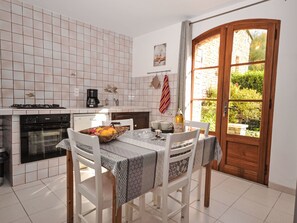 Fridge, microwave, oven, dishwasher - Le Platane by Interhome (Velleron)