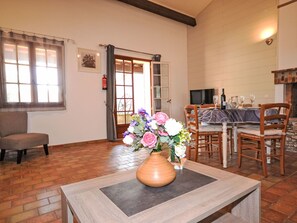 Dining - Le Real by Interhome (Velleron)