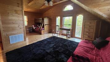 3 bedrooms, iron/ironing board, travel crib, free WiFi