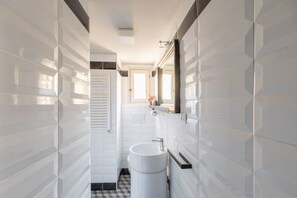 Shower, hair dryer, bidet - iFlat | Modern & Relaxing apartment in Trastevere (Roma)