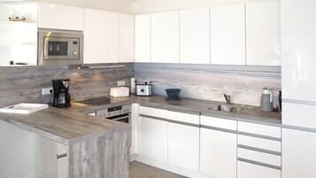 Fridge, microwave, oven, dishwasher