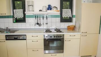 Kühlschrank, Ofen, Geschirrspüler, Kochgeschirr/Geschirr/Besteck