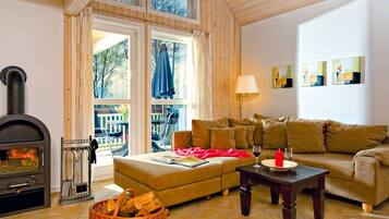 Fernseher, Kamin, DVD-Player