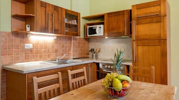 Refrigerador, microondas, horno y tostadora