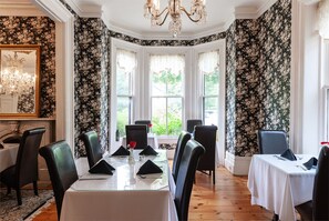 Dining - Edwina Stone Maiden Inn (Stratford)