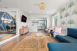 Smart TV, pebolim, mesa de pingue-pongue