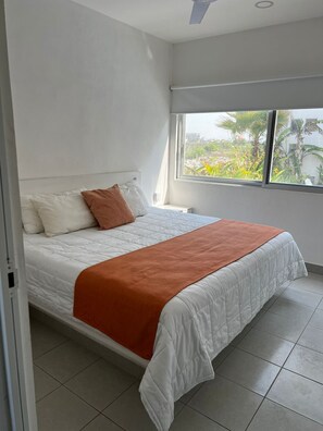 1 bedroom, iron/ironing board, WiFi, bed sheets - Private Condo walking distance to Beach (Acapulco de Juárez)