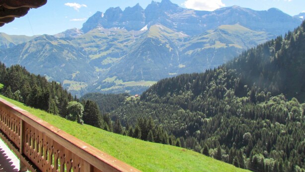 A mountain landscape with a wooden balcony overlooking a valley. - Vacation home Naulaz by Interhome (Les Crosets)