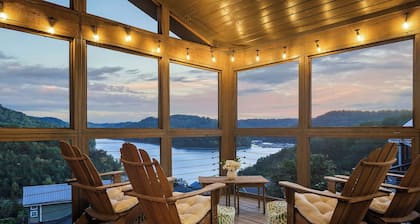 Center Hill Lake House w/ Lake View/Access, Hot Tub & Pool