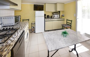 Refrigerador, horno, lavavajillas, cafetera/tetera