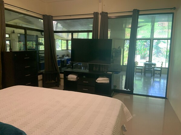 Family House, Patio, Beach View | 3 bedrooms, hypo-allergenic bedding, down comforters, in-room safe - Beachfront House Punta uva (Cahuita)