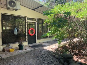 3 bedrooms, hypo-allergenic bedding, down comforters, in-room safe - Beachfront House Punta uva  (Cahuita)