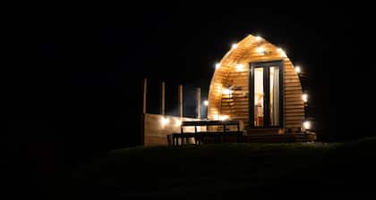 Cosy Coastal Cabin with Wood Fired Hot Tub