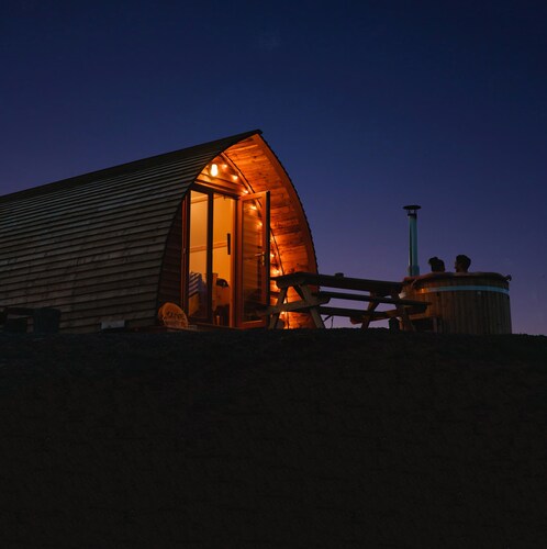 Cosy Coastal Cabin with Wood Fired Hot Tub