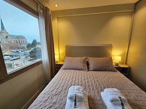 Family Double Room, 1 Bedroom, Kitchen, Partial Lake View