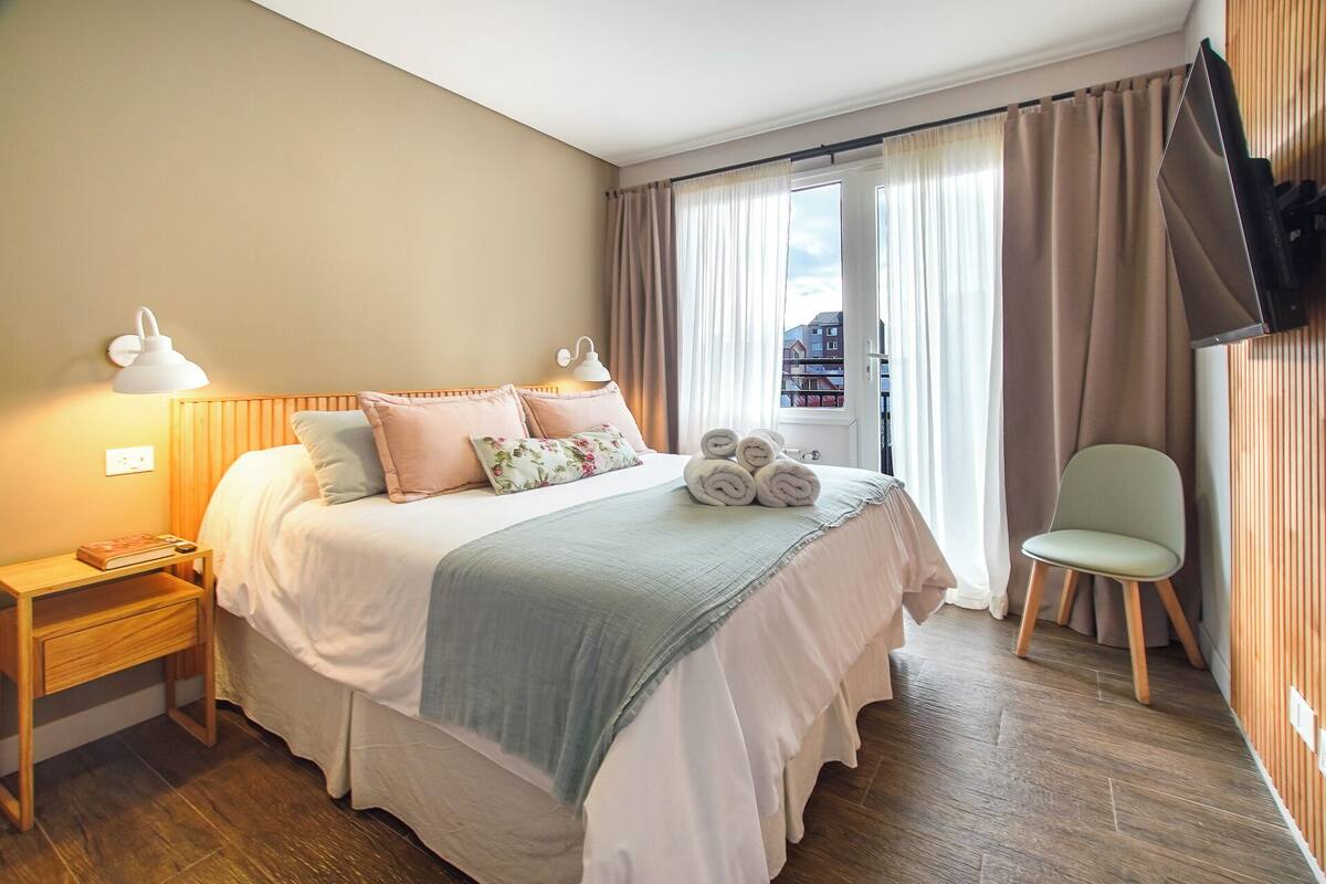 Mutisia con terraza y vista al lago (estacionamiento) | Tirai kedap cahaya, setrika/meja setrika, dan Wi-Fi gratis