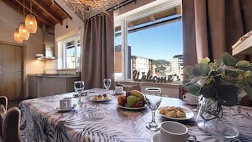 Montaña con vista al lago (estacionamiento) | Cucina privata