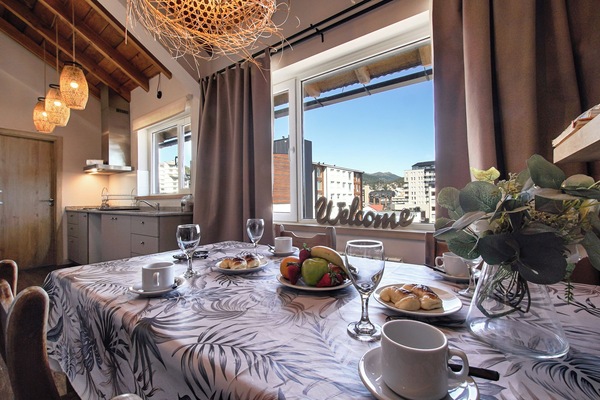 Montaña con vista al lago (estacionamiento) | Private kitchen