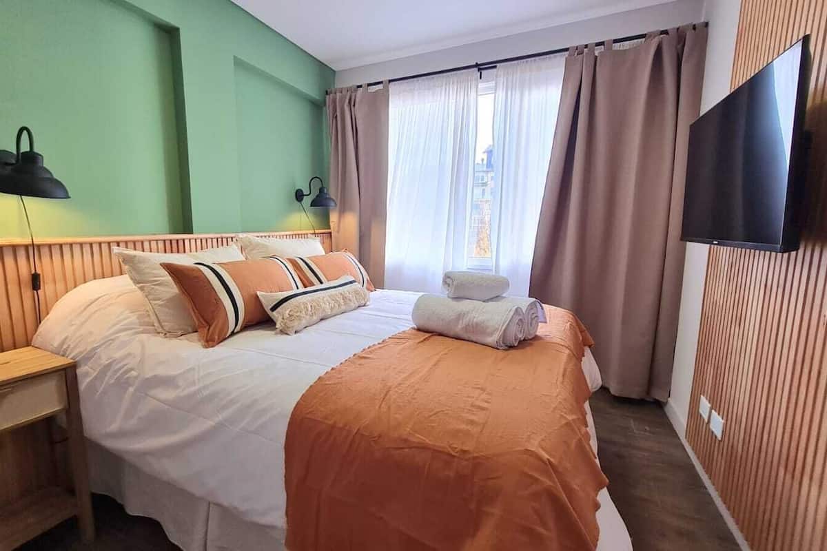 1 bedroom, individually decorated, individually furnished