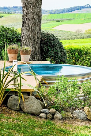 Outdoor spabad