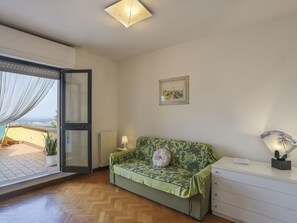 テレビ、暖炉、DVD プレーヤー