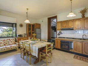 Frigorifero, microonde, forno, lavastoviglie