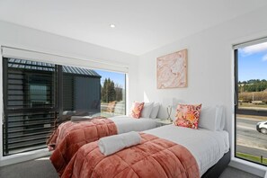 2 室のベッドルーム、アイロン / アイロン台、WiFi (無料)、ベッドシーツ