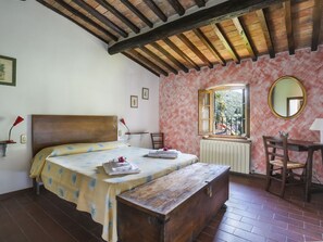 4 habitaciones, tabla de planchar con plancha y wifi 