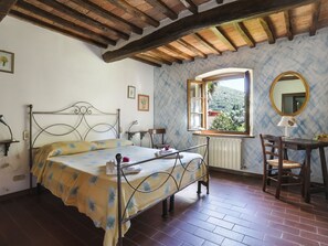 4 habitaciones, tabla de planchar con plancha y wifi