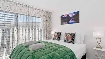 2 bedrooms, iron/ironing board, WiFi, bed sheets