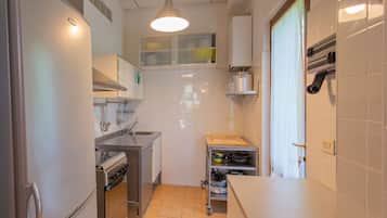 Kühlschrank, Mikrowelle, Ofen, Geschirrspüler