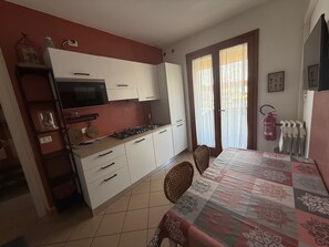 Fridge, microwave, dishwasher, cookware/dishes/utensils - Solmare by Interhome (Rosolina Mare)