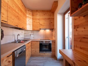 Refrigerador, microondas, horno y lavavajillas 