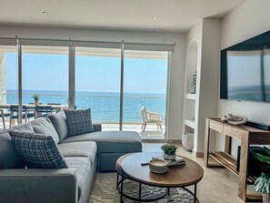 Smart-TV og stereoanlegg