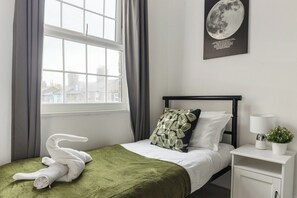 2 makuuhuonetta, silitysrauta/-lauta, Wi-Fi, vuodevaatteet