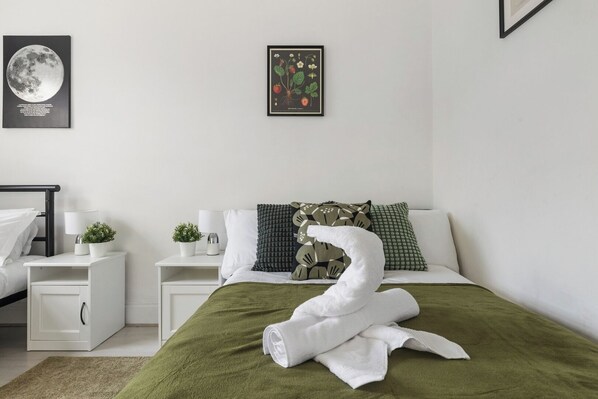 2 bedrooms, iron/ironing board, WiFi, bed sheets
