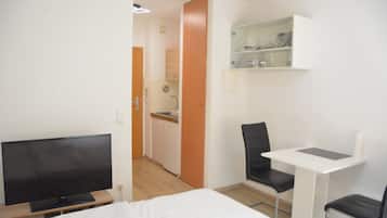 1 bedroom, desk, iron/ironing board, WiFi