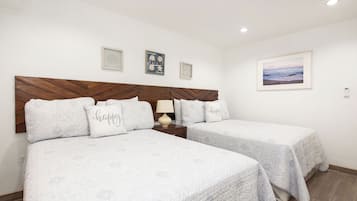 Basic Double Room | In-room safe, iron/ironing board (on request), free WiFi