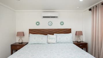 Basic Room, 1 King Bed