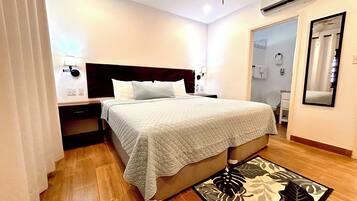 Basic Room, 1 King Bed | In-room safe, iron/ironing board, free WiFi