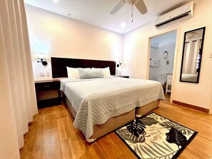 Basic Room, 1 King Bed | In-room safe, iron/ironing board, free WiFi - La Casa de Paz (San Pedro)