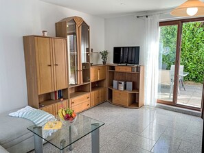 Televisión y chimenea 