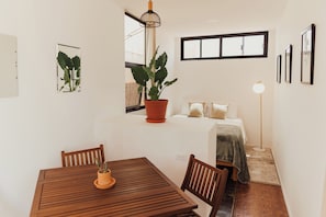 Suite estudio, vista a la alberca | 1 habitación, decoración personalizada y muebles diferentes 