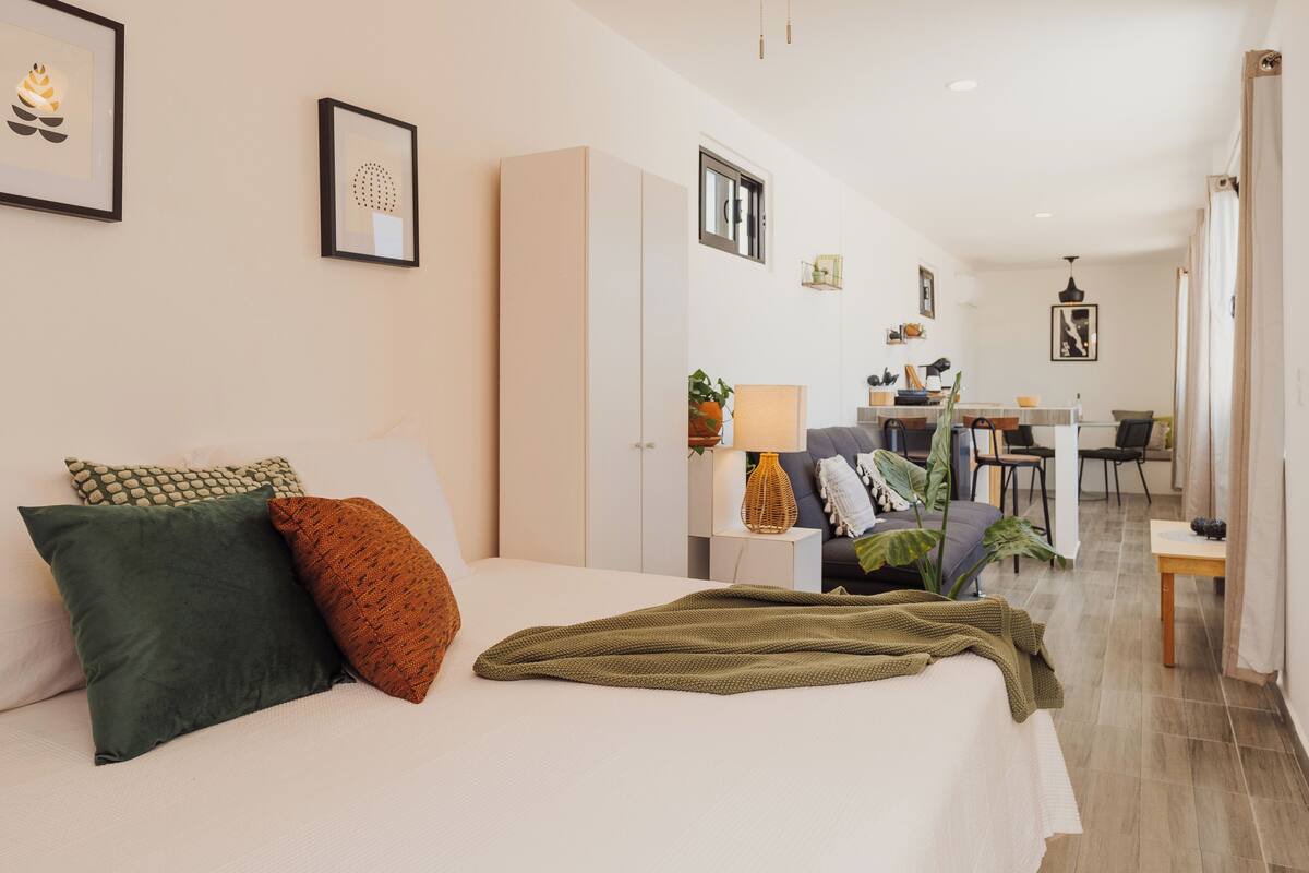 Suíte estúdio, 1 cama Queen e sofá-cama | Cortinas blackout, Wi-Fi de cortesia, individualmente decorados