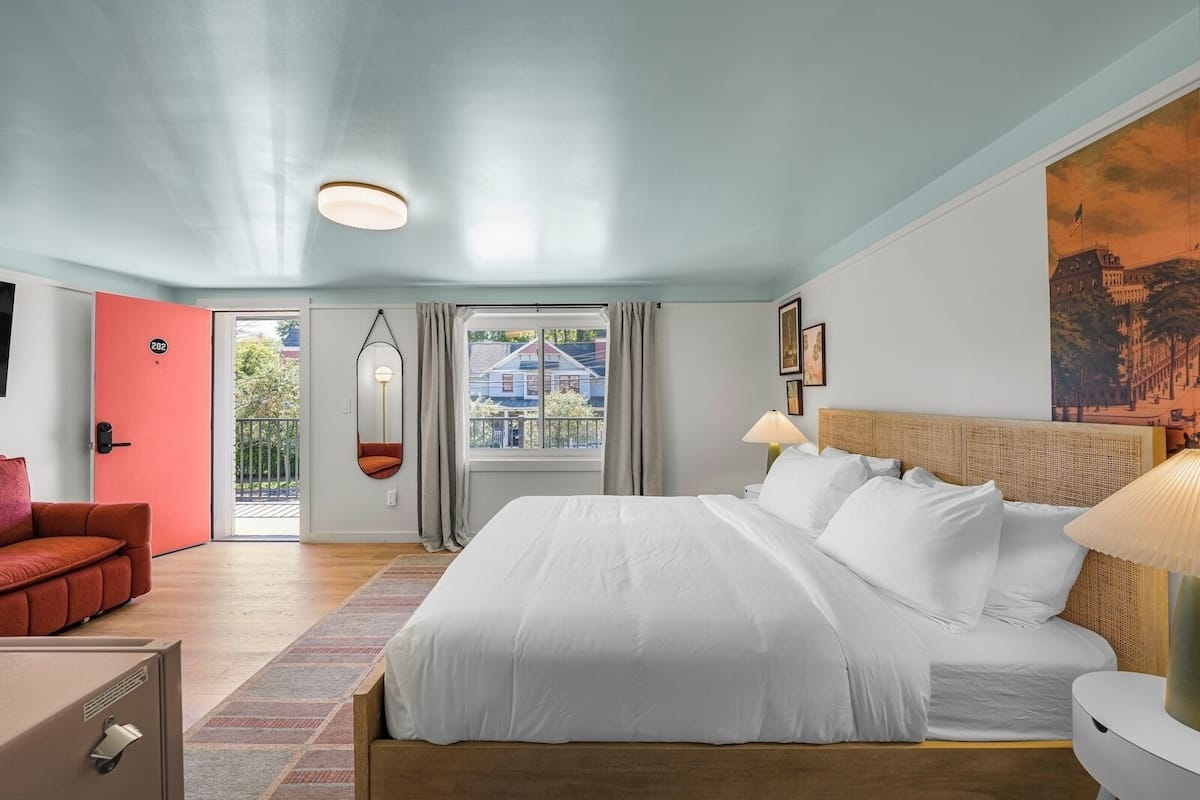 Deluxe King Suite