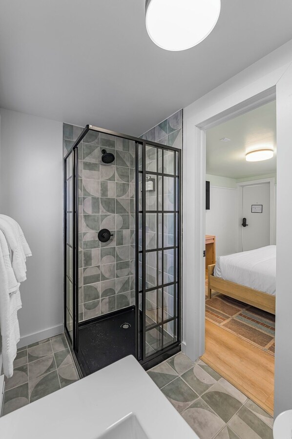 Superior King Room | Premium bedding, pillowtop beds, laptop workspace, blackout drapes - Ambler Hotel (Saratoga Springs)