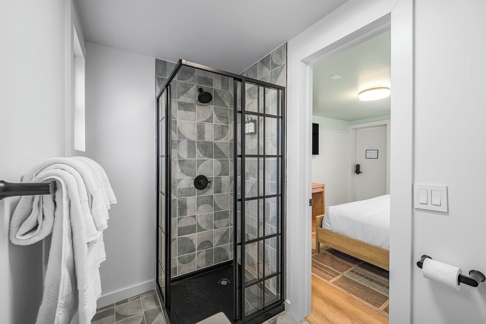 Superior King Room | Bathroom | Hair dryer, towels, soap, shampoo