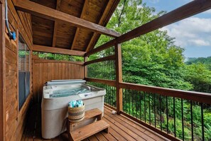 Tina de hidromasaje al aire libre