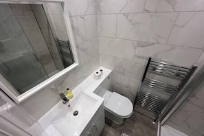 Bathroom - Haven Homes - Stylish Luton Studio Apartments (Luton)