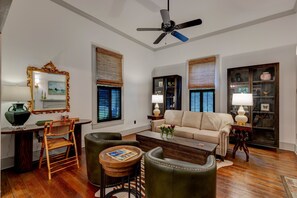 TV, books - Cottage 229  -  Downtown Historic Thomasville Getaway (Thomasville)